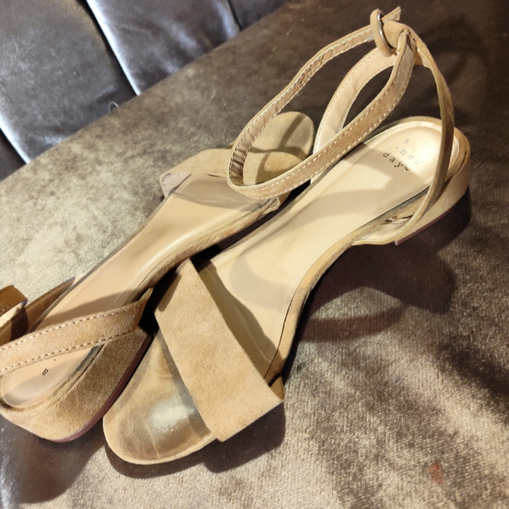 Ladies sandals size 7